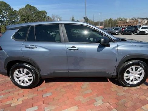 Used 2024 Toyota Corolla Cross L FWD image 2