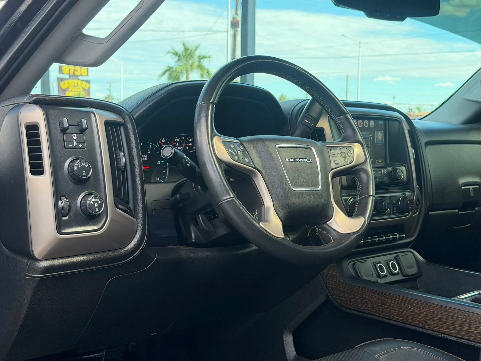 Used 2017 GMC Sierra 2500 Denali w/ Duramax Plus Package AWD/4WD image 23