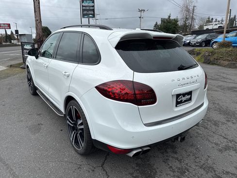 Used 2014 Porsche Cayenne Turbo S image 3