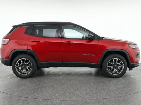 Used 2025 Jeep Compass Trailhawk AWD/4WD image 11