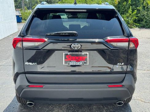 Used 2025 Toyota RAV4 XLE image 9