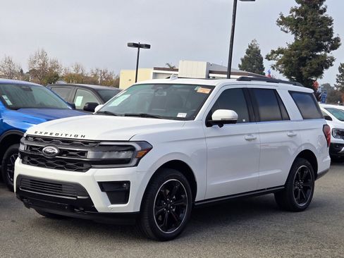 Certified 2023 Ford Expedition Limited image 8