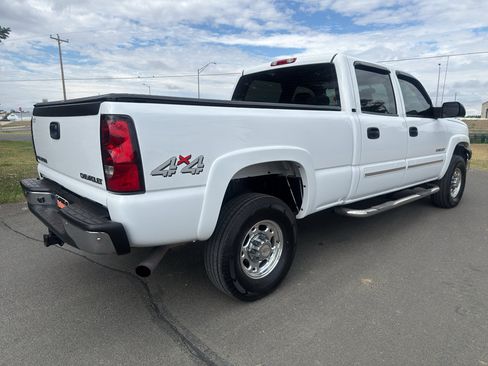 Used 2004 Chevrolet Silverado 2500 LS w/ Skid Plate Package AWD/4WD image 8