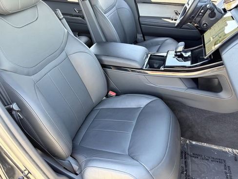Used 2025 Land Rover Range Rover Sport SE AWD/4WD image 18