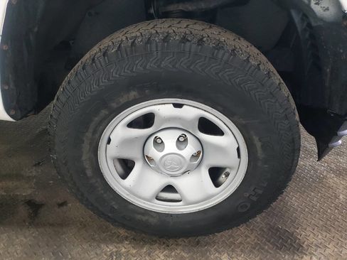 Used 2016 Toyota Tacoma SR5 RWD image 17