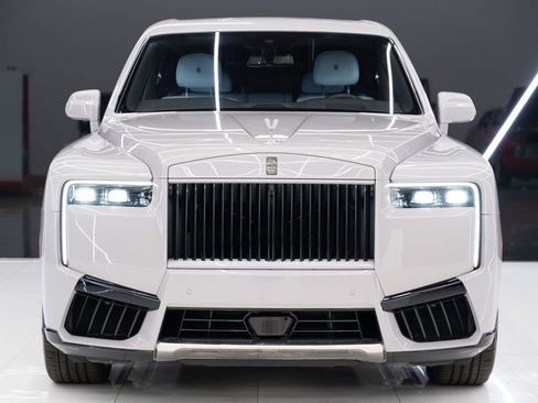 Used 2025 Rolls-Royce Cullinan AWD/4WD image 2