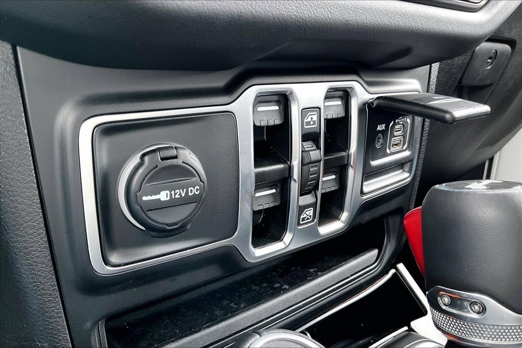 Used 2026 Jeep Wrangler Unlimited Sahara AWD/4WD image 32