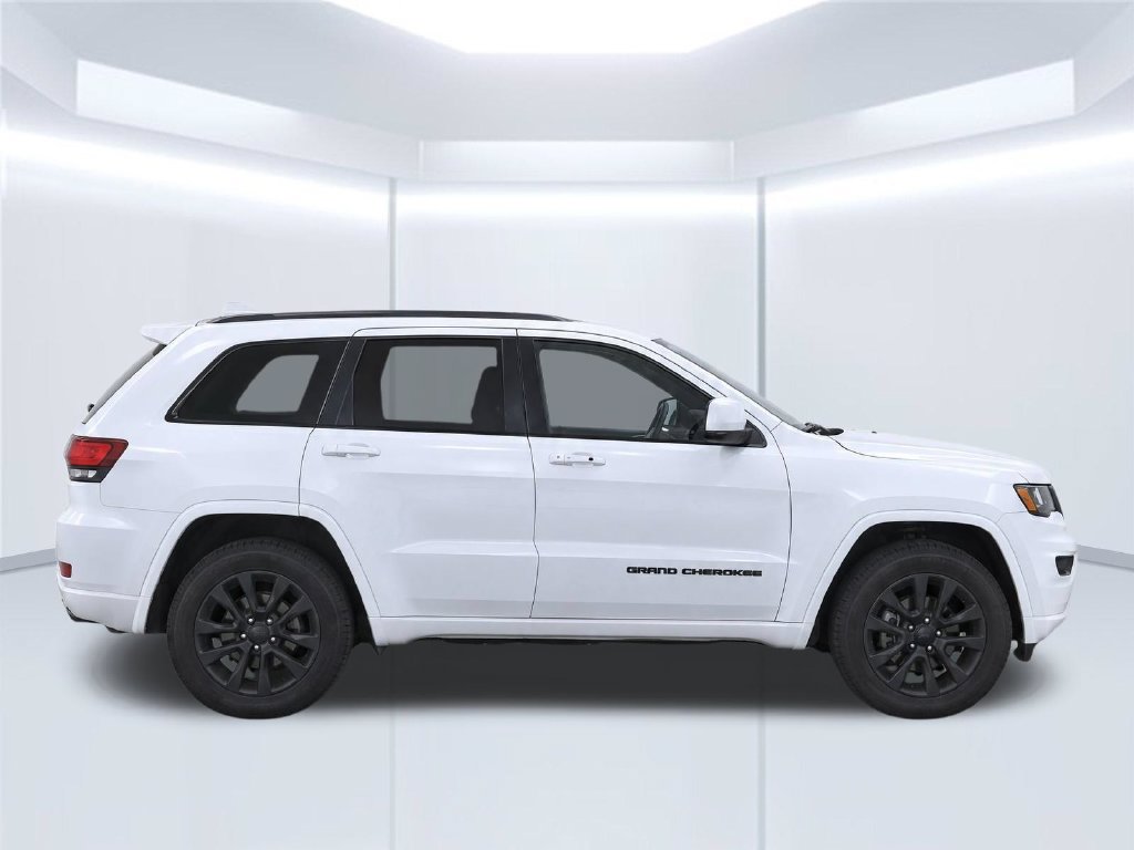 Used 2020 Jeep Grand Cherokee Altitude AWD/4WD image 11