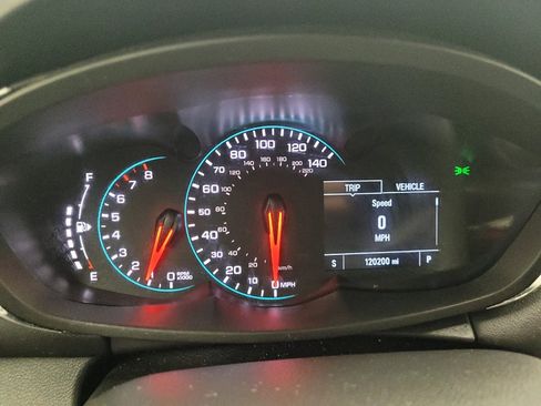 Used 2022 Chevrolet Trax LT w/ LT Convenience Package AWD/4WD image 23