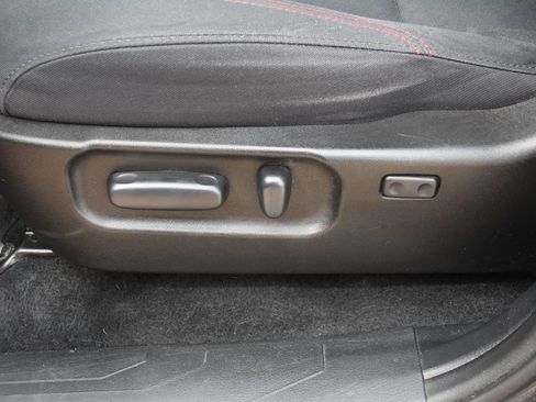 Used 2021 Toyota Tacoma SR5 AWD/4WD image 28