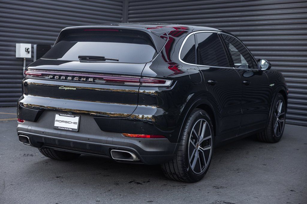 Certified 2025 Porsche Cayenne E-Hybrid AWD/4WD image 9
