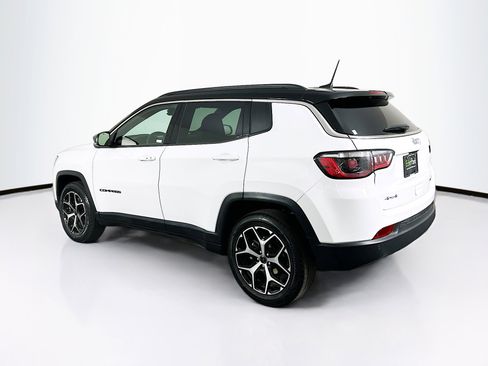 Used 2025 Jeep Compass Limited image 5