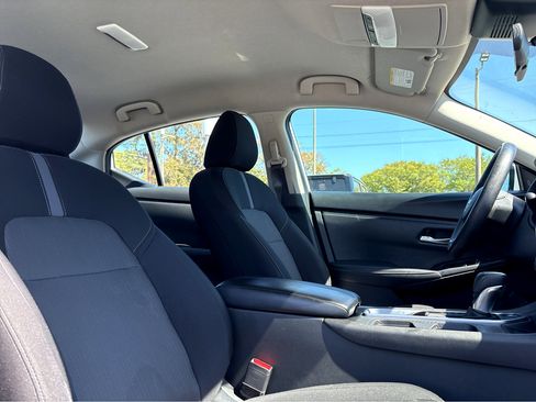 Used 2024 Nissan Sentra SV image 9