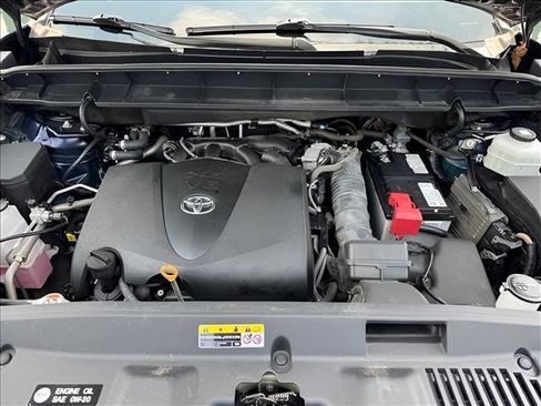 Used 2021 Toyota Highlander XLE AWD/4WD image 15