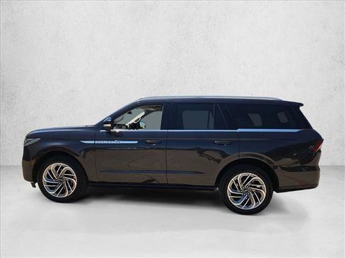 Used 2025 Lincoln Navigator Reserve AWD/4WD image 17