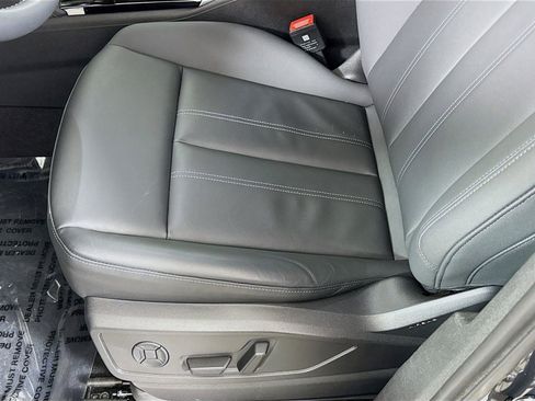 Used 2025 Audi Q5 Premium w/ Convenience Package image 12