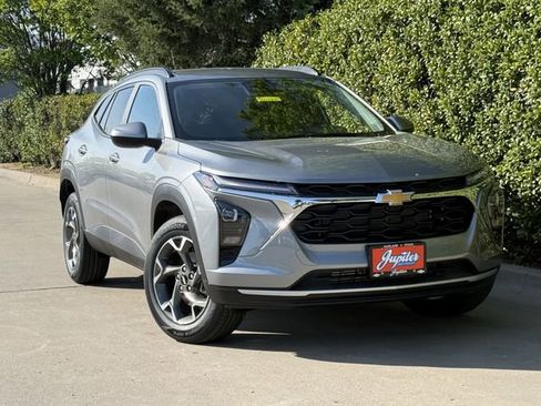 New 2026 Chevrolet Trax LT image 2