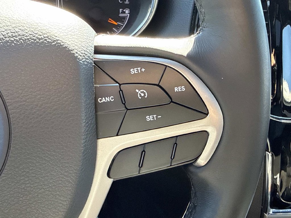 Used 2019 Jeep Grand Cherokee Altitude AWD/4WD image 21