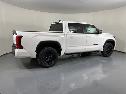 New 2026 Toyota Tundra SR5 w/ SR5 Premium Package