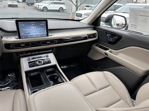 Certified 2023 Lincoln Aviator AWD w/ Premium Package image 17