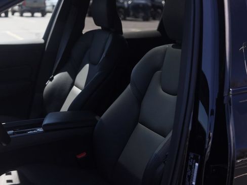 Used 2024 Volvo XC60 B5 Plus w/ Protection Package Premier AWD/4WD image 20