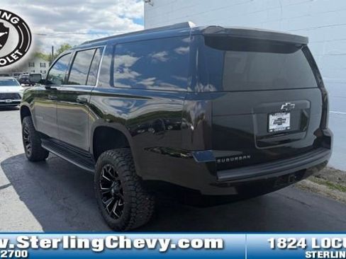 Used 2016 Chevrolet Suburban LT RWD image 3