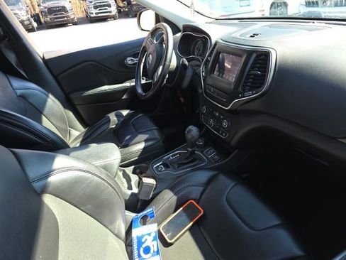 Used 2019 Jeep Cherokee Latitude Plus image 5