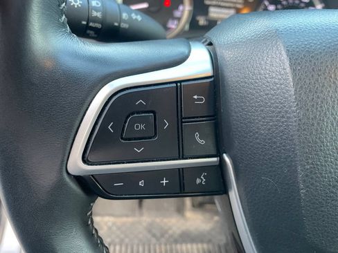 Used 2024 Toyota Highlander XSE FWD image 16