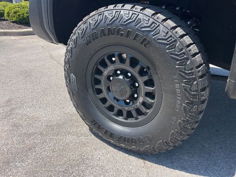 Used 2025 GMC Sierra 2500 AT4X w/ AT4X AEV Edition AWD/4WD image 9