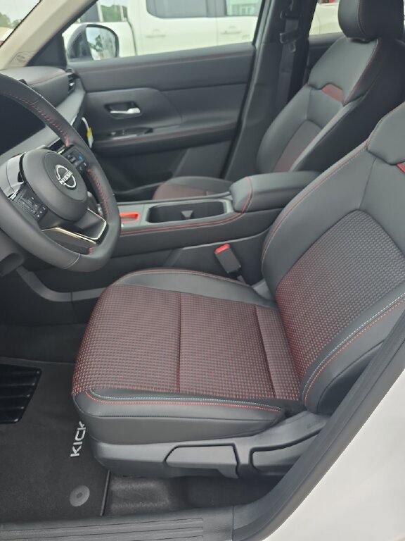 New 2026 Nissan Kicks SR FWD image 5