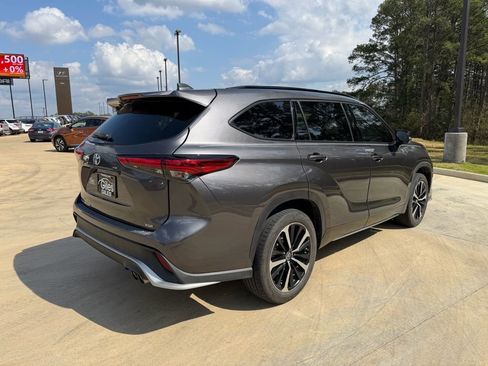 Used 2022 Toyota Highlander XSE image 5