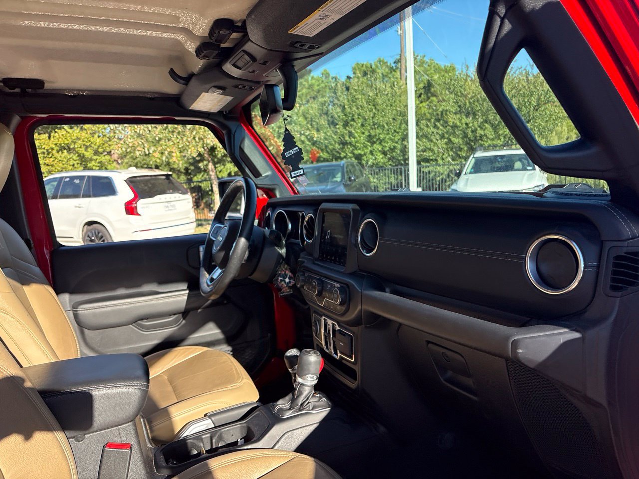 Used 2019 Jeep Wrangler Unlimited Sahara AWD/4WD image 15