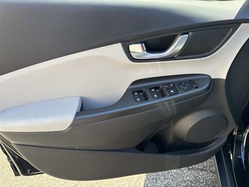 Used 2023 Hyundai Kona SE w/ Cargo Package image 14