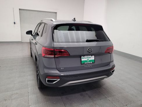 Used 2023 Volkswagen Taos SE w/ Panoramic Sunroof Package FWD image 6