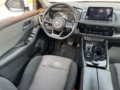 Used 2023 Nissan Rogue SV image 5