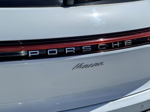 Used 2022 Porsche Macan AWD/4WD image 27