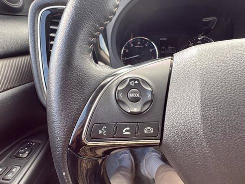 Used 2018 Mitsubishi Outlander SE image 17