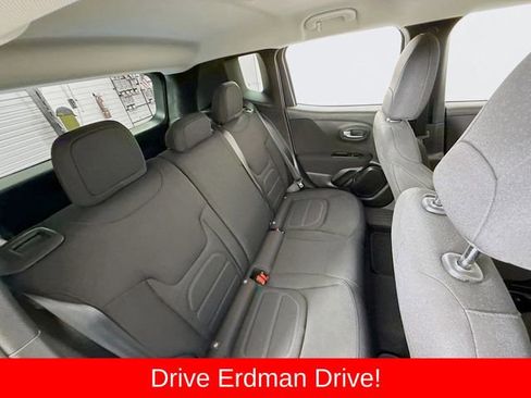 Used 2021 Jeep Renegade Latitude FWD image 26