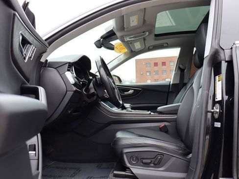 Used 2022 Audi Q8 Premium Plus w/ Premium Plus Package image 11