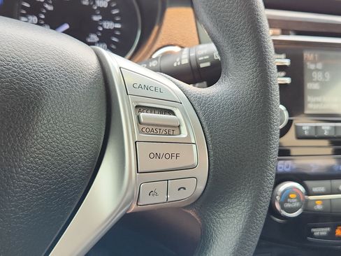 Used 2016 Nissan Rogue SV AWD/4WD image 20