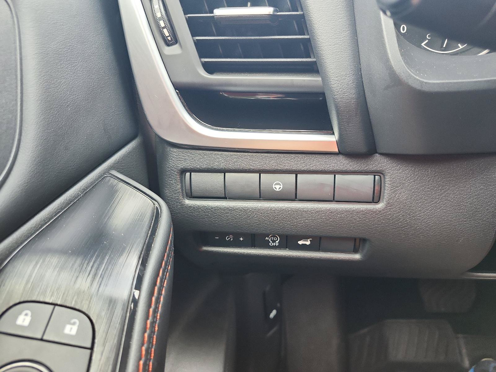 Used 2025 Nissan Rogue SV AWD/4WD image 24
