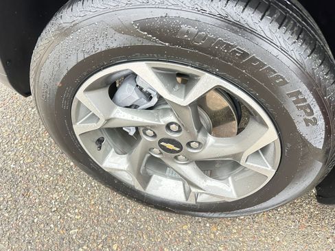 Used 2025 Chevrolet Trax LT image 30