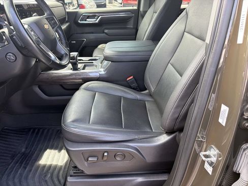 Used 2023 Chevrolet Silverado 1500 LTZ w/ Z71 Off-Road Package AWD/4WD image 21