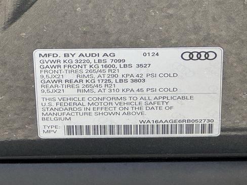 Used 2024 Audi Q8 e-tron Prestige w/ Prestige Package image 41