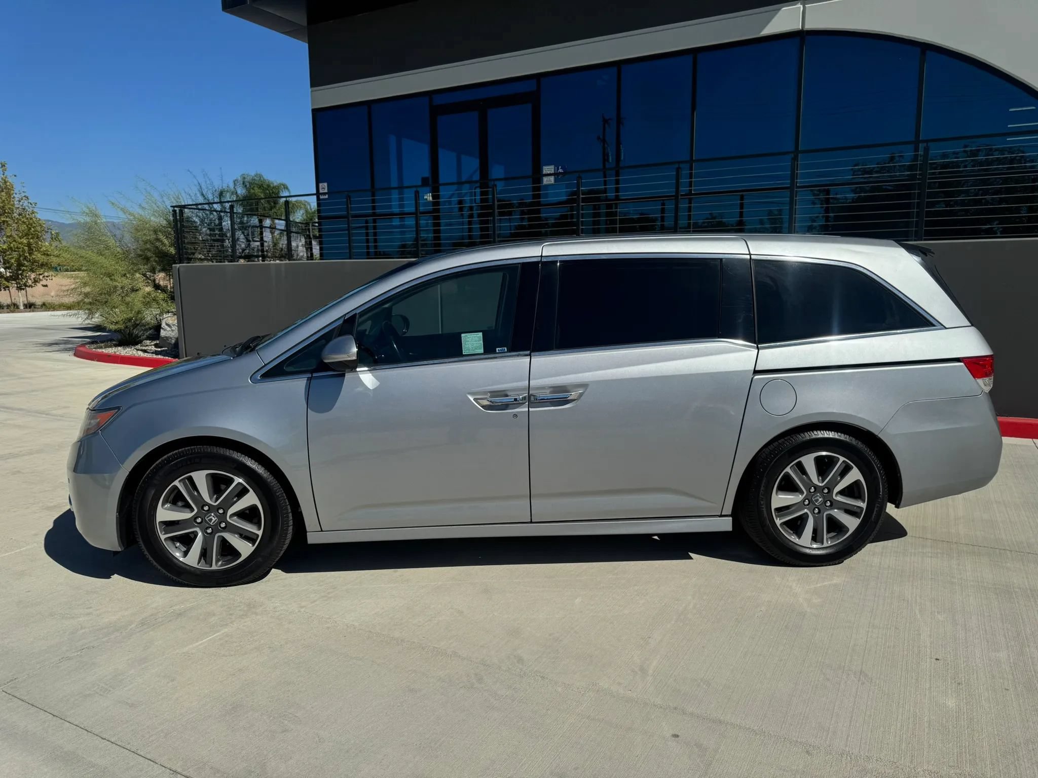 Used 2016 Honda Odyssey Touring image 4