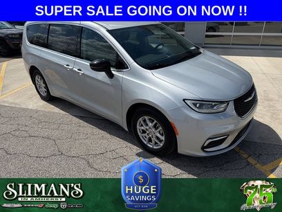 Used 2024 Chrysler Pacifica Touring-L