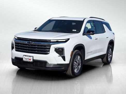 New 2025 Chevrolet Traverse LT w/ Driver Confidence Package image 3