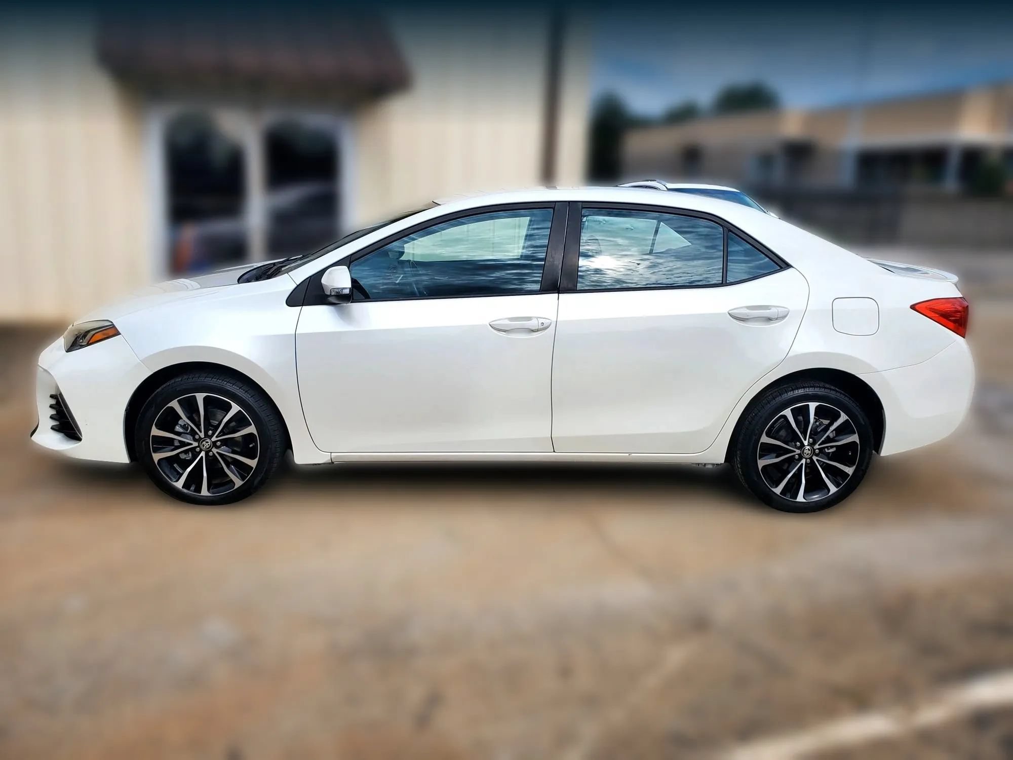 Used 2017 Toyota Corolla SE FWD image 4