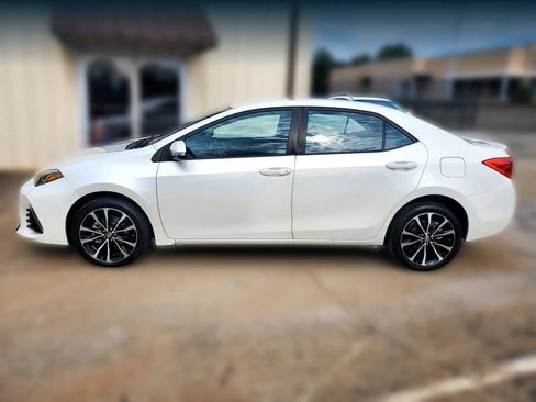 Used 2017 Toyota Corolla SE FWD image 4