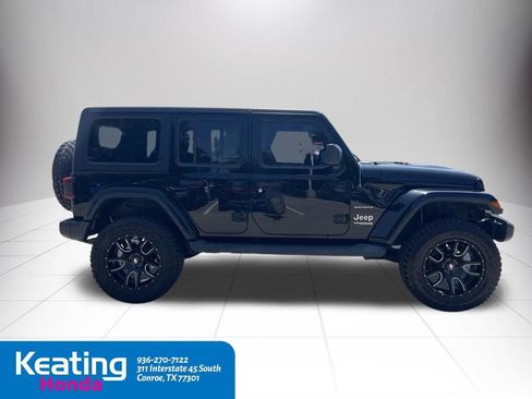 Used 2018 Jeep Wrangler Unlimited Sahara w/ LED Lighting Group AWD/4WD image 4